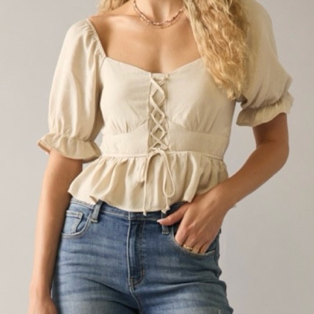 🟤NWT FRANCESCA’S Lace-Up Front Smocked Back Ruffle Short Sleeve Top in Cream LG